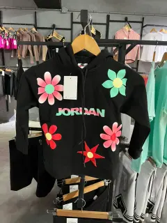 sweater jordan flores negro niña