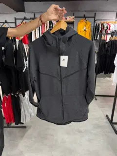 chaqueta tech gris plomo