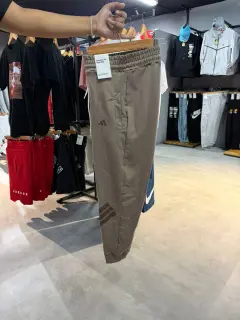 mono ojal marron adidas