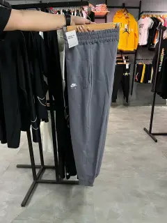 mono ojal gris oscuro seriecito