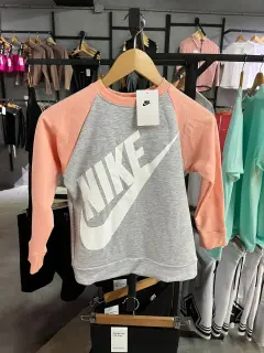 sweater rosa y gris niña