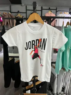 franela jordan niño pared